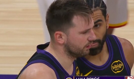 MK体育官网-有点浪！东契奇失误丢球反抢犯规 还赔上一个技犯