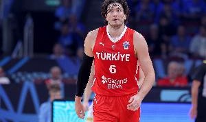 出手不多但是准！奥斯曼4记三分球拿下17分1板1助