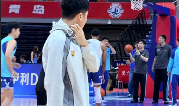 MK体育娱乐-广东队记：张皓嘉膝盖发炎，将缺席对阵青岛的比赛