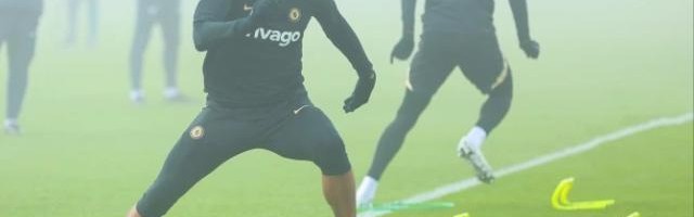 MK体育官网-被踢出欧冠名单不放弃合练 奥巴梅扬要留队自证？